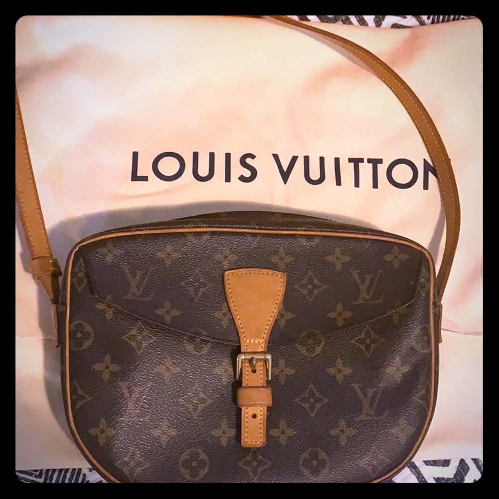Louis Vuitton cross body bag